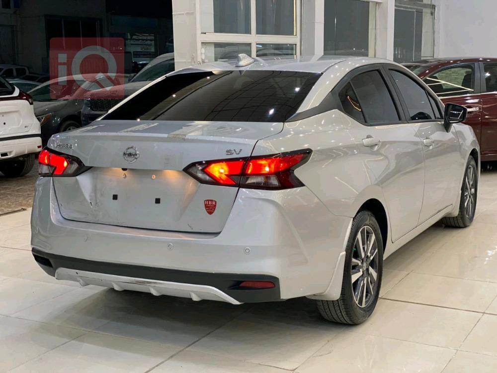 نيسان فيرسا